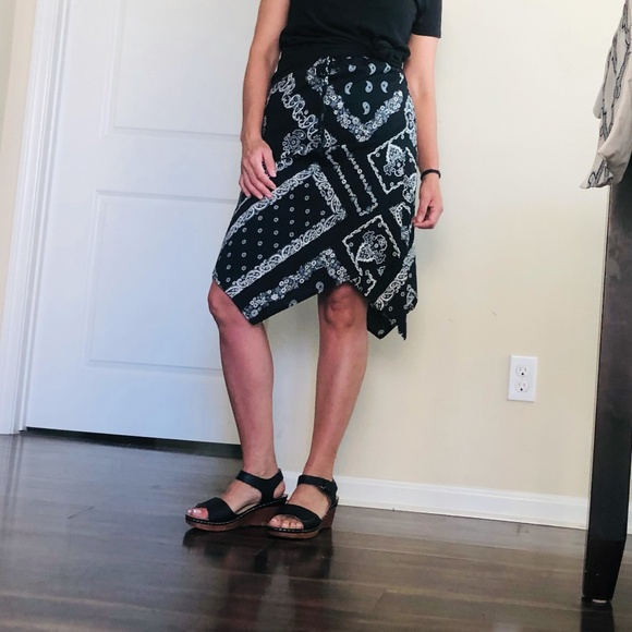 Skirt . - Picture 3 of 5